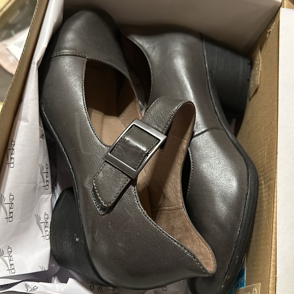 Grey Mary Jane type shoes. Beautiful grey leather. - Picture 2 of 10